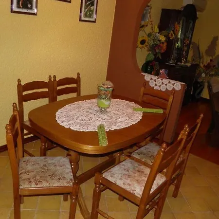 Three-bedroom Holiday In Ii Poreč