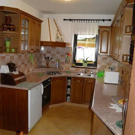 Daire Three-bedroom Holiday In Ii