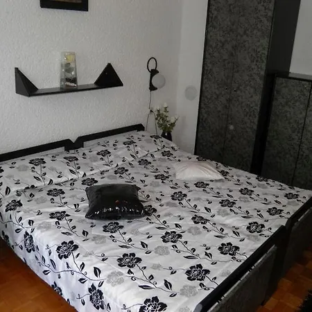 Daire Three-bedroom Holiday In Ii