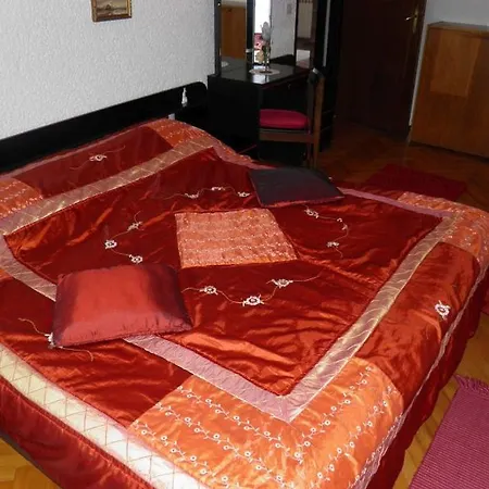 Three-bedroom Holiday In Ii Daire Poreč